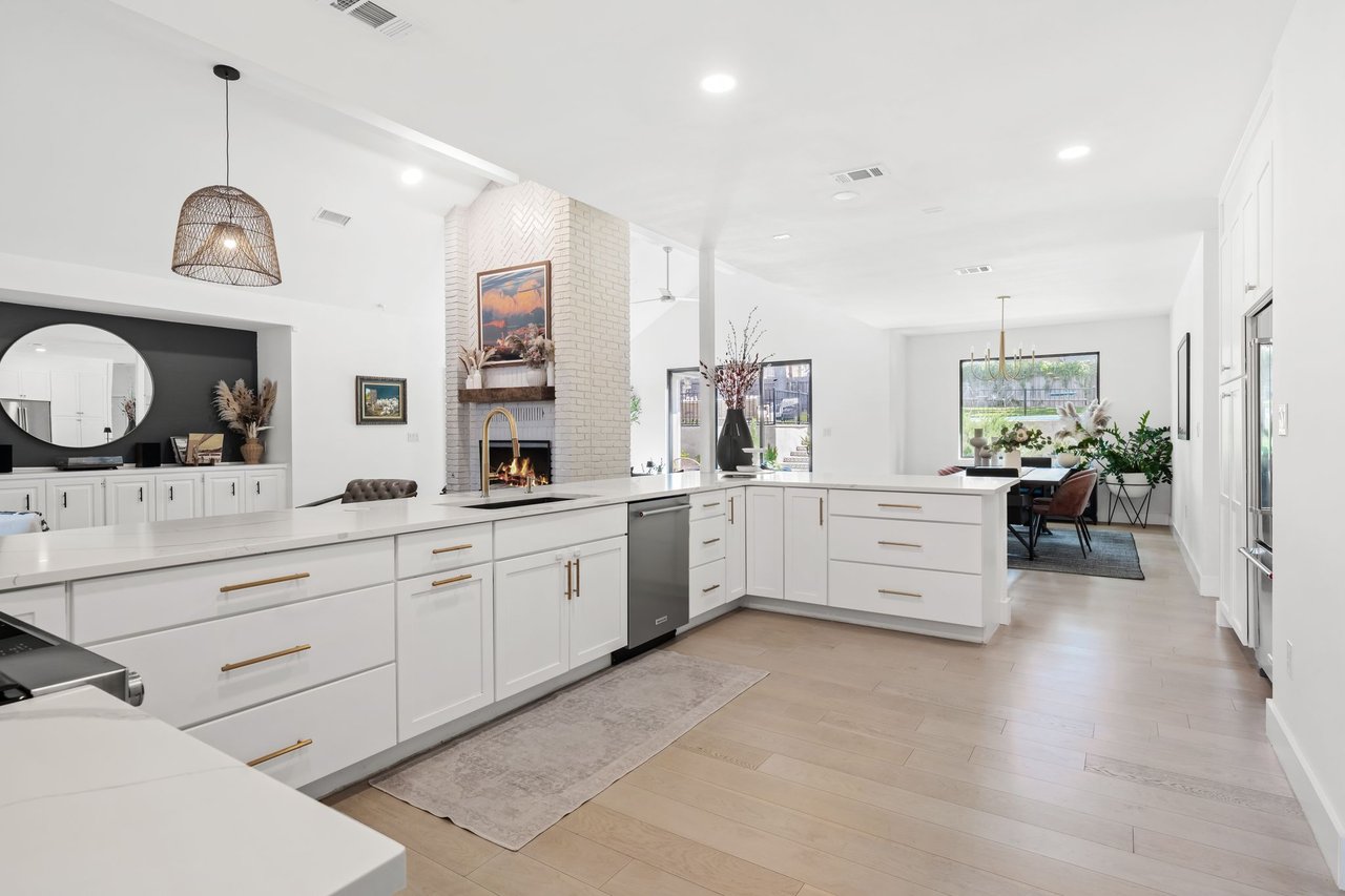 7302 Anaqua Dr