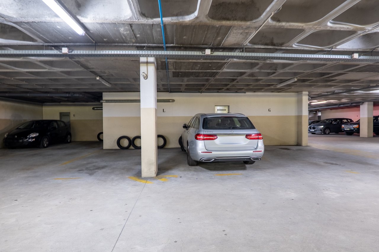 Spacious and Bright 4-Bedroom Apartment for Rent Near Colégio do Rosário