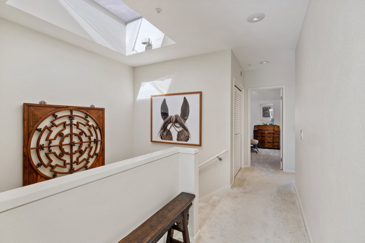 Luxurious End Unit in Point Tiburon