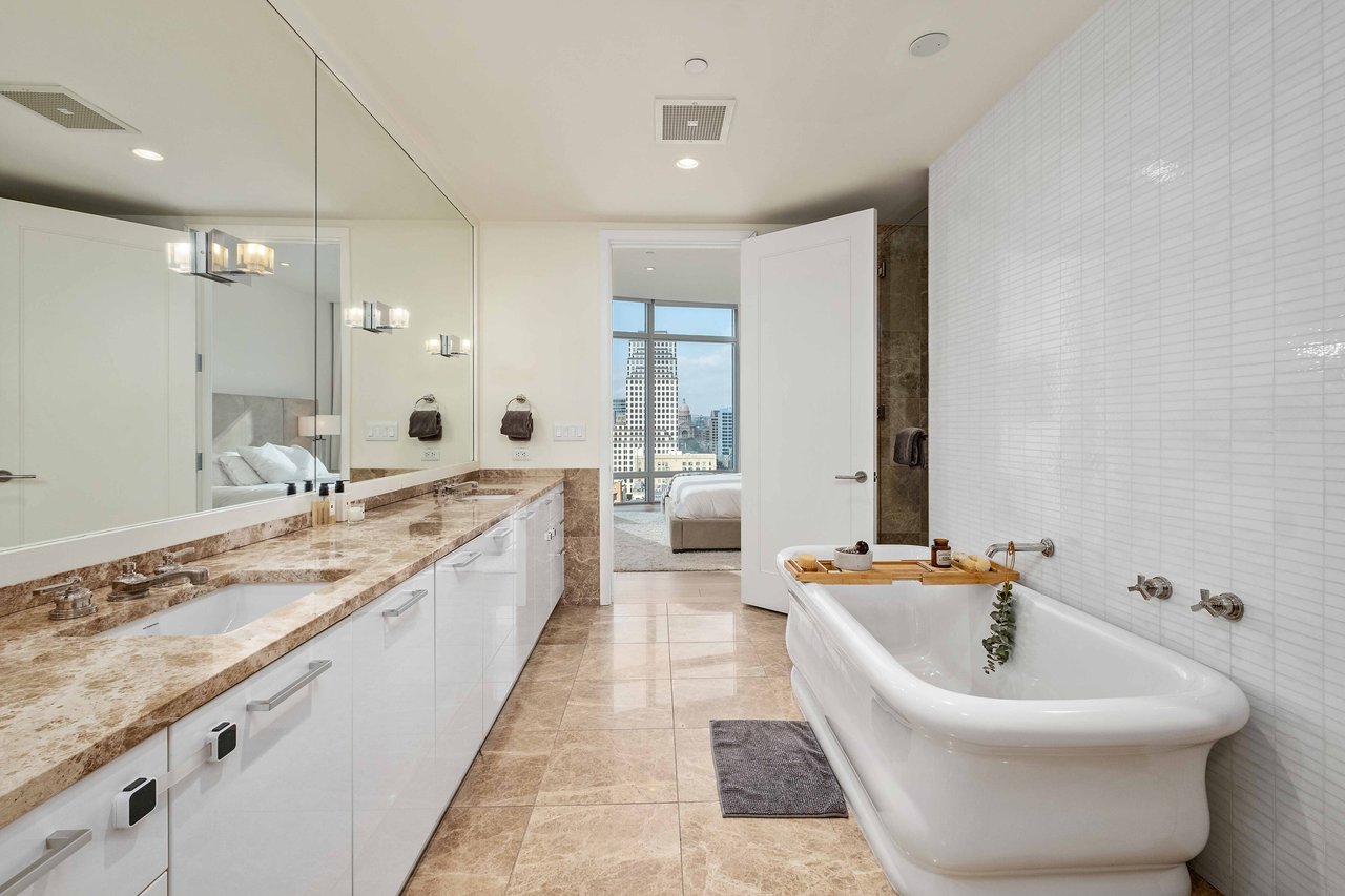 200 Congress Ave #18AE