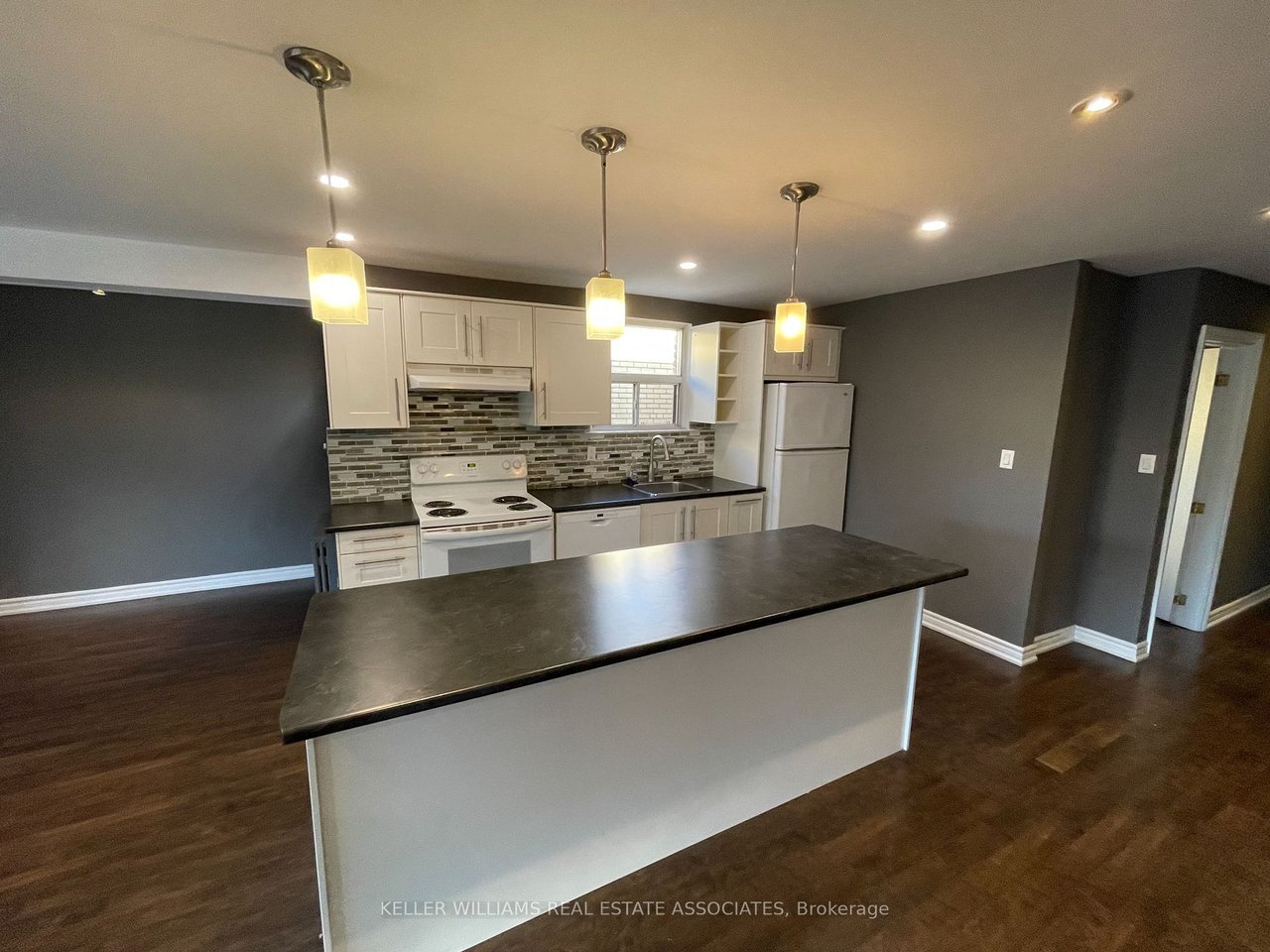 233 Lakeshore Rd E