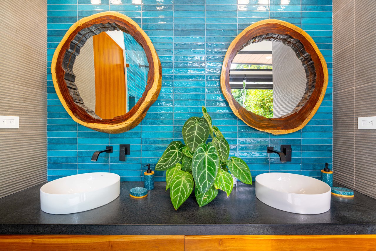 Luxury 4-Bed Home with Ocean & Jungle Views in Ojochal