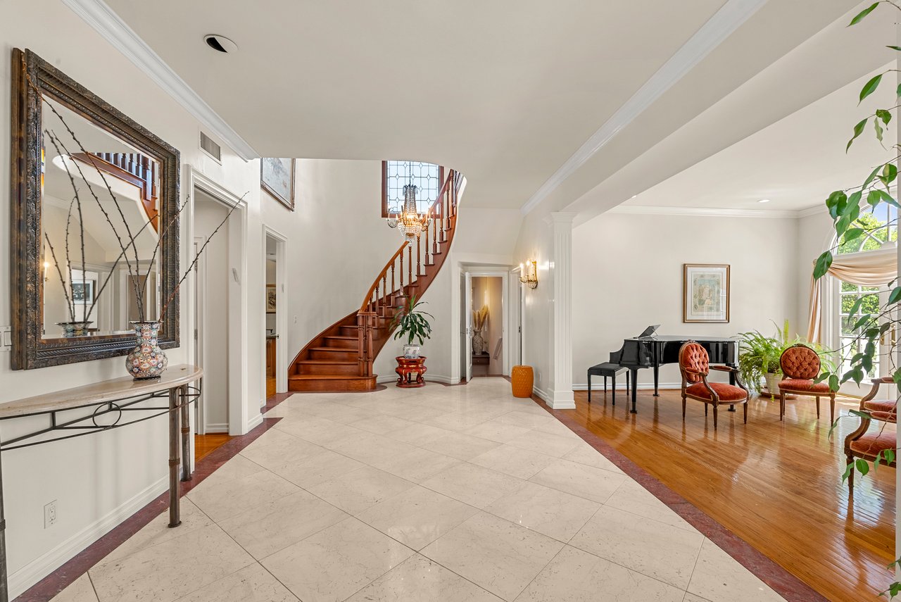 201 N Palm Dr, Beverly Hills