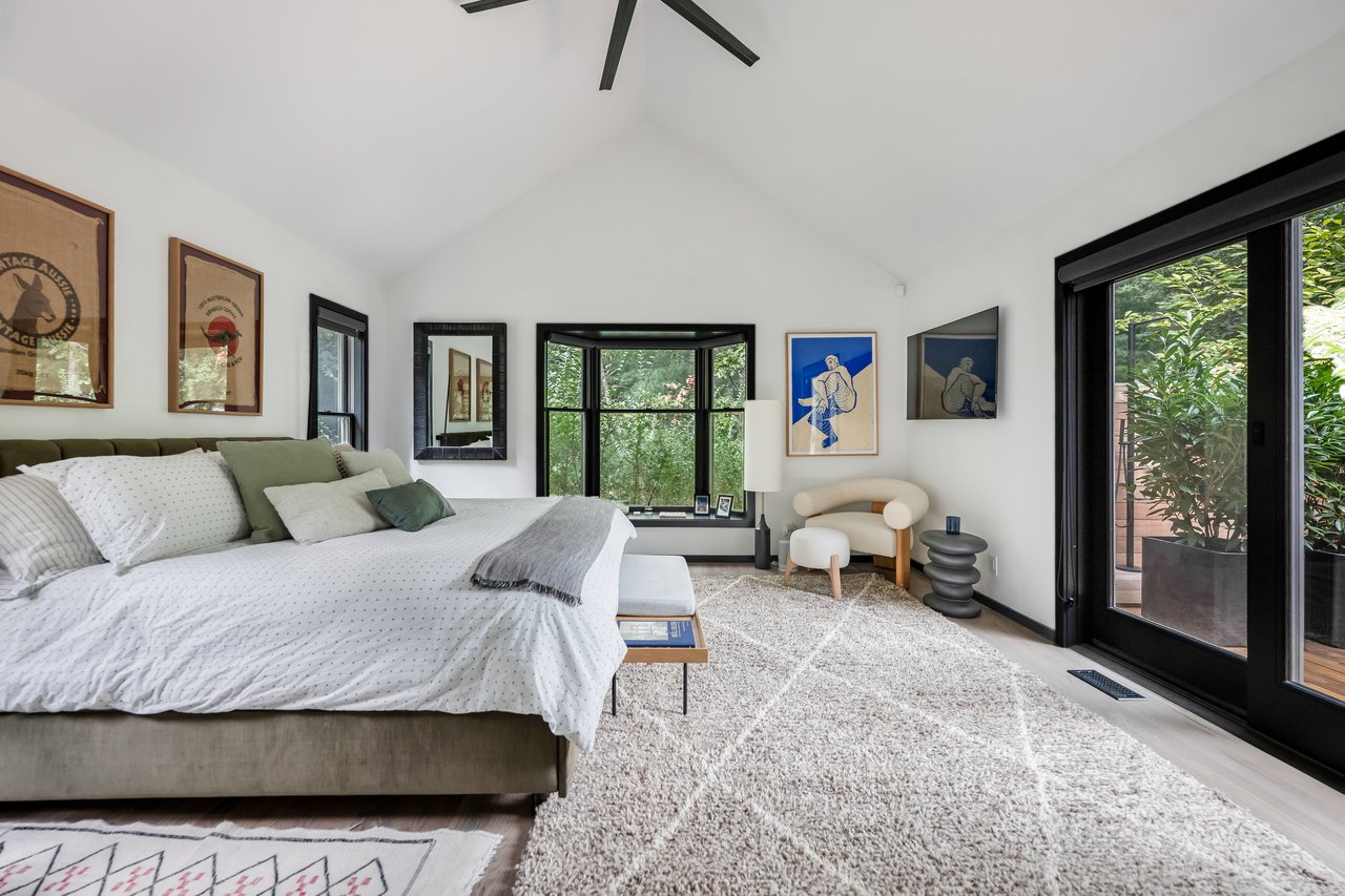 26 Harbor View Dr., East Hampton