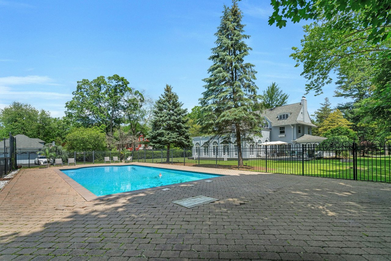 225 Glen Road