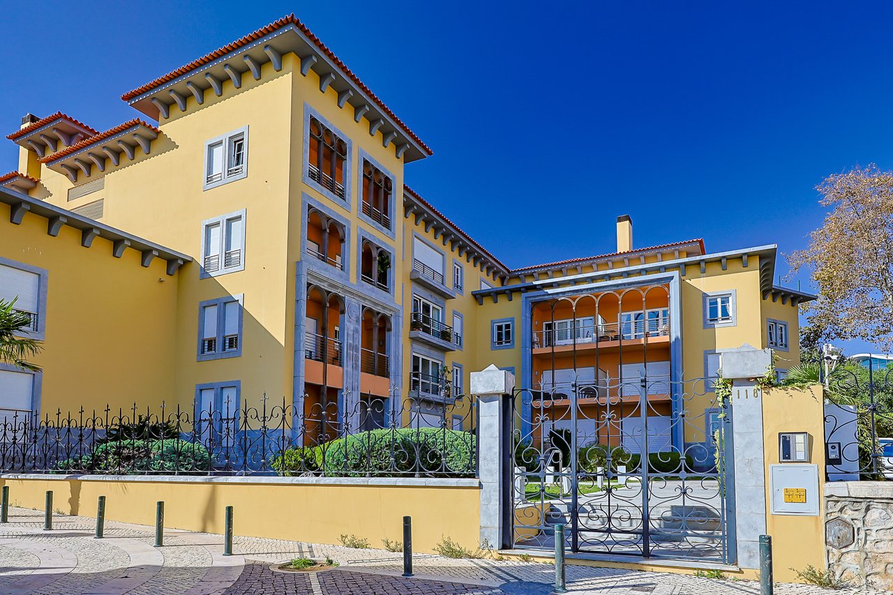 Exquisite Oceanfront 3-Bedroom Apartment 