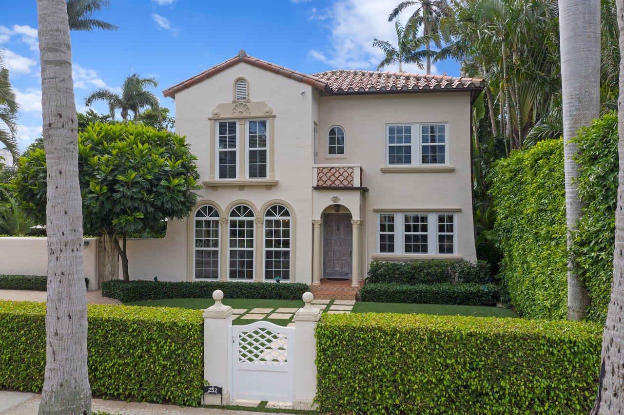 Double Lot Charmer In Town