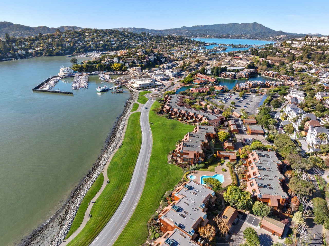 Luxurious End Unit in Point Tiburon