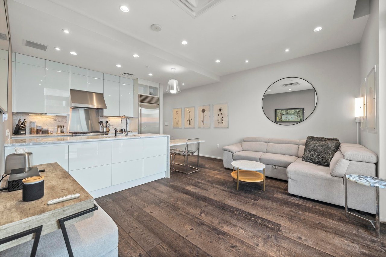 200 Congress Ave #33BB