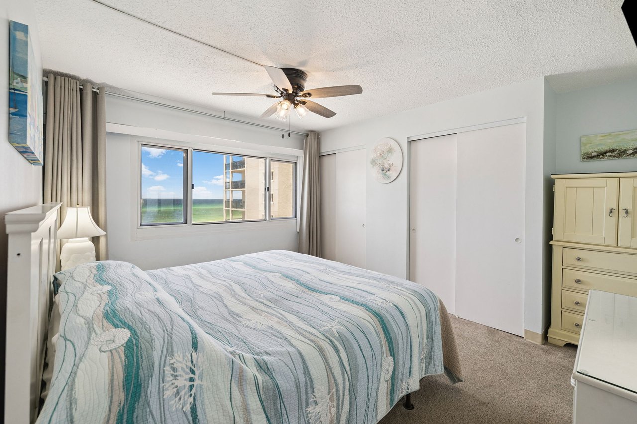 Pinnacle Port Condominium