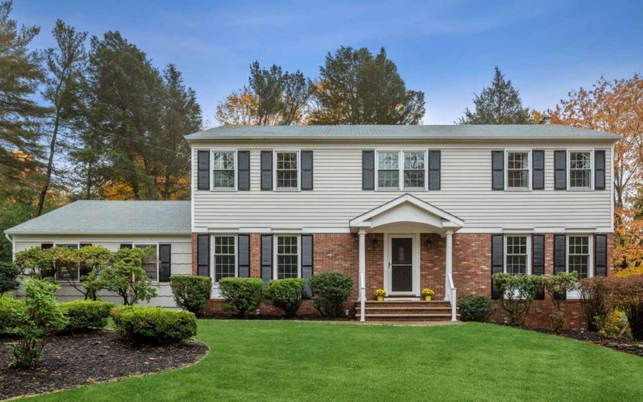 40 Knollwood Dr