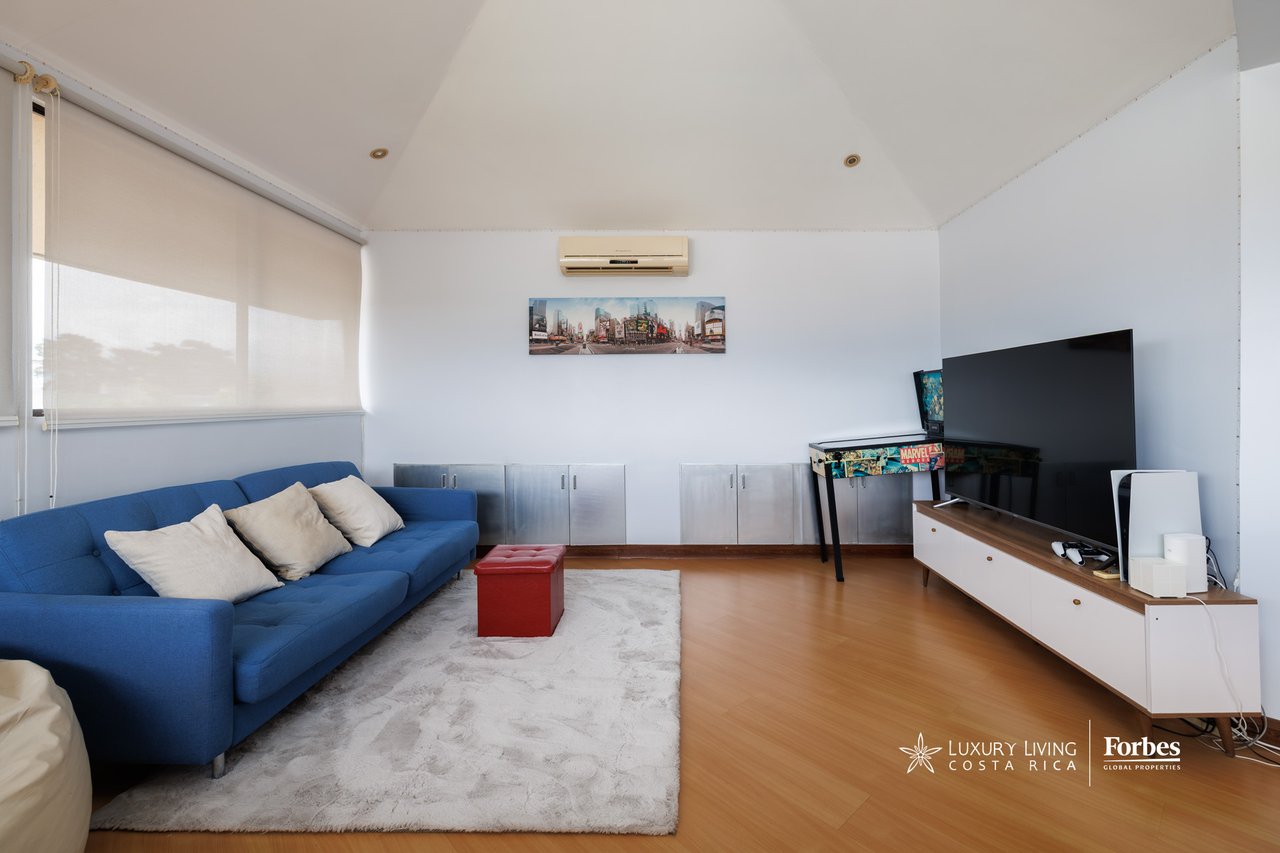 21560 - Casa Grand Court | Residence with Tennis Court in Moravia
