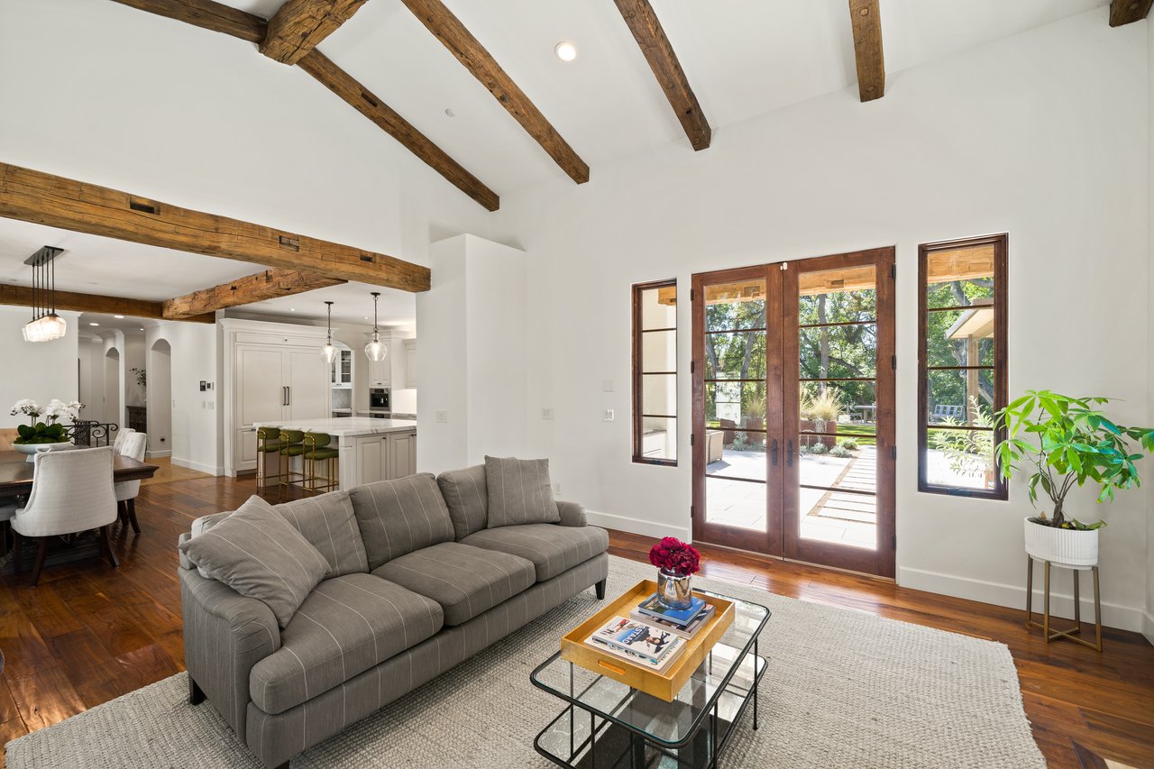 893 Laverne WAY