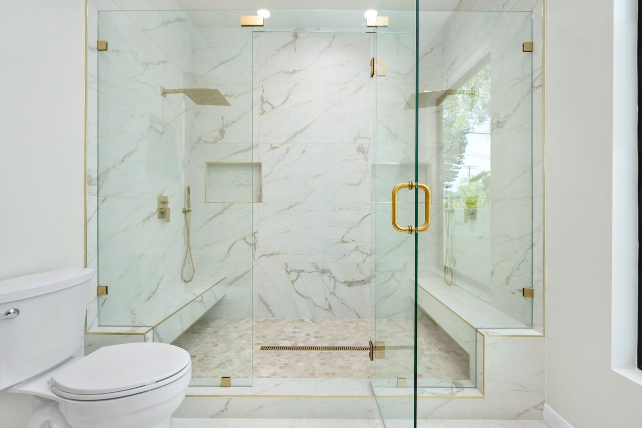 17510 Miranda St, Encino