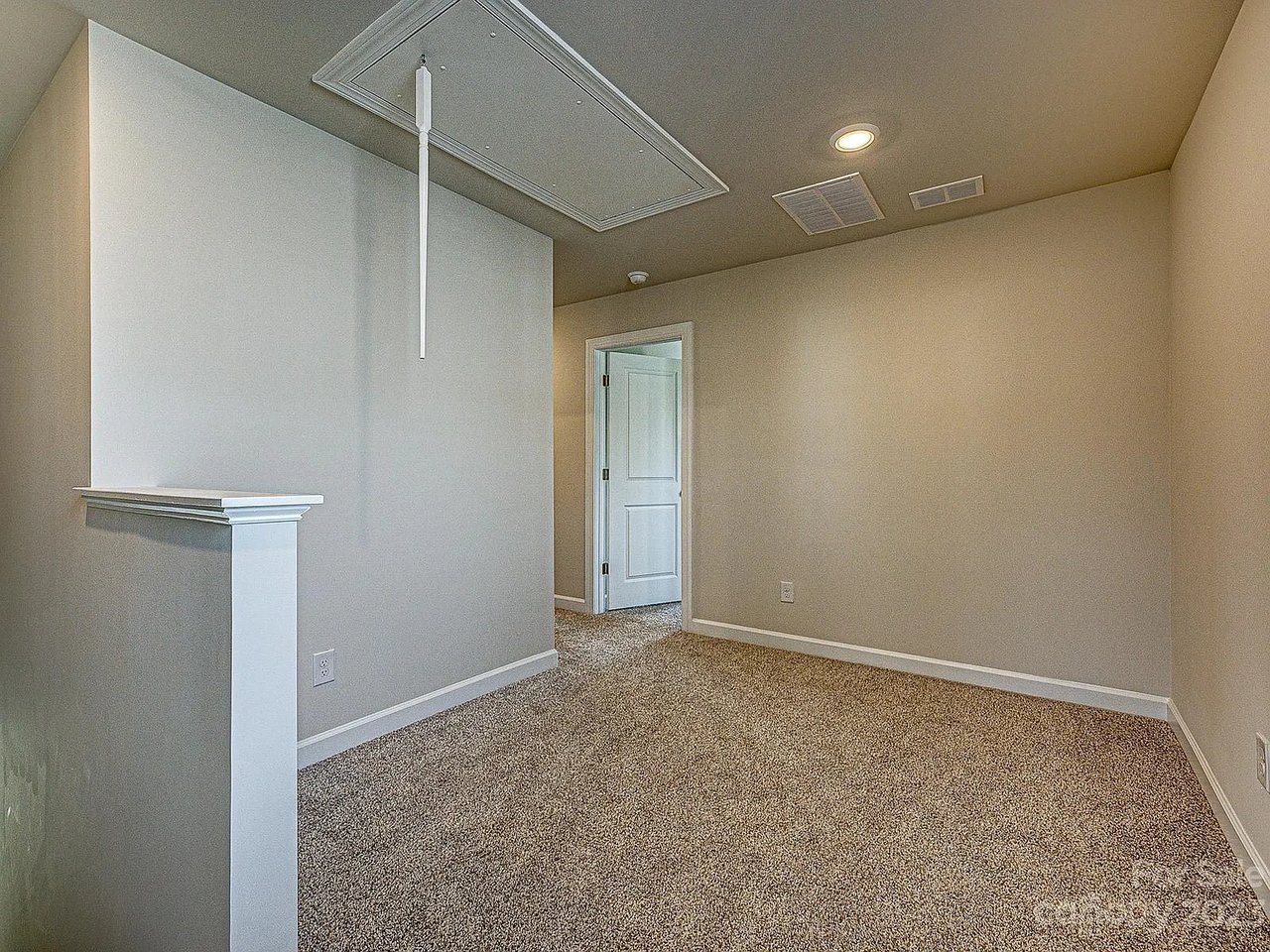 664 Citriadora St