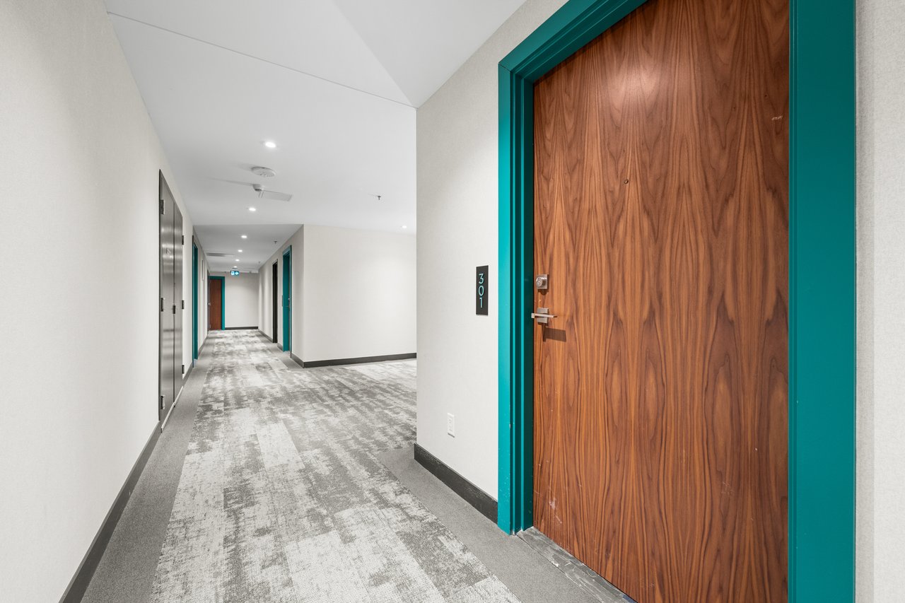 665 Queen Street East Suite 301