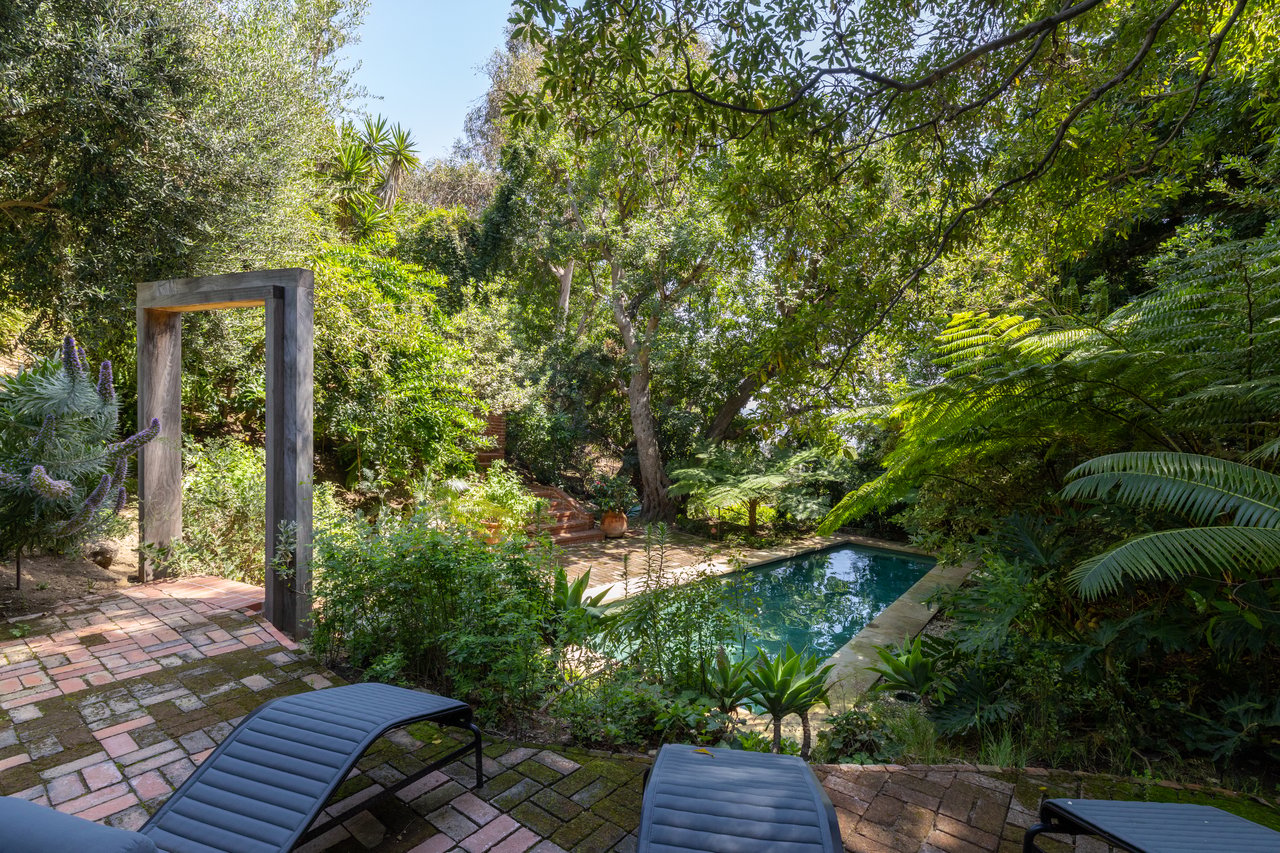 6964 Los Tilos Rd, Hollywood Hills