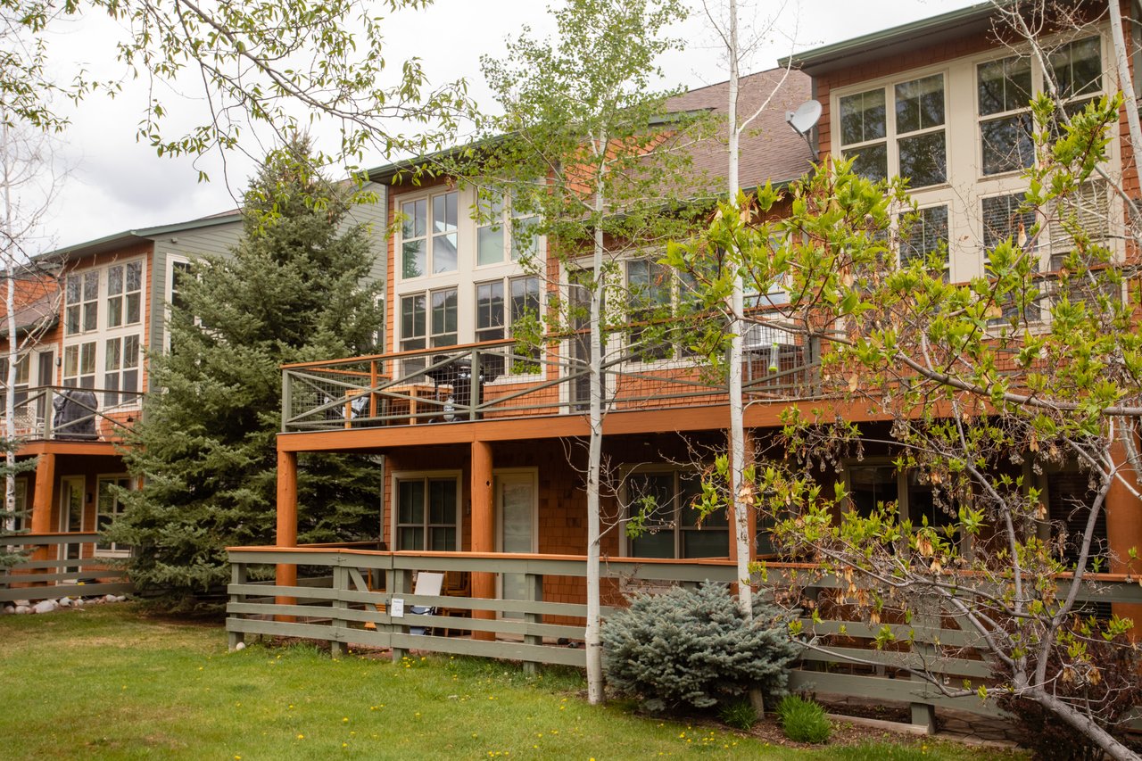 Bright & Stylish Willits Townhome with Modern Upgrades