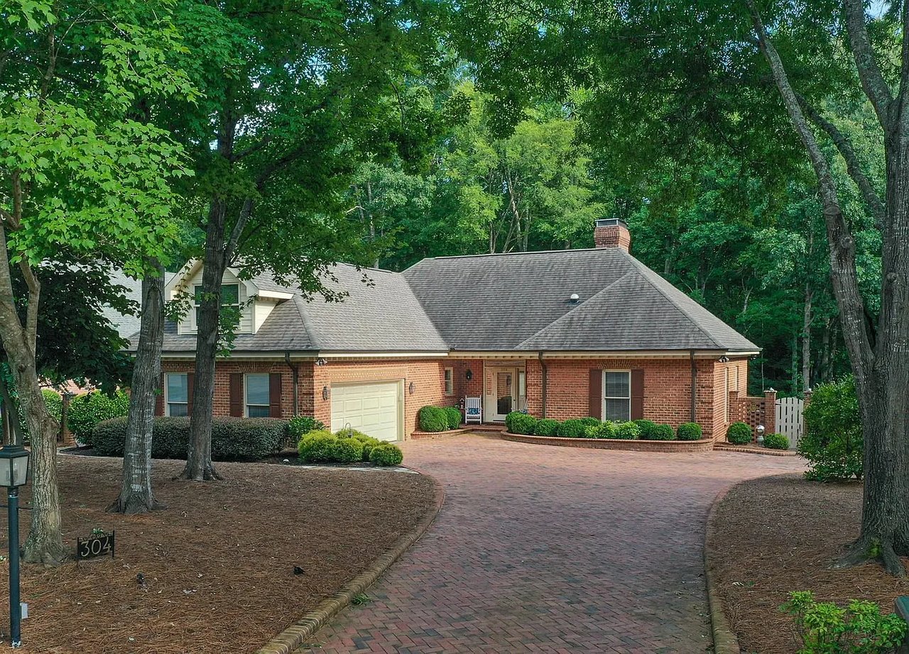 304 Lancaster Dr