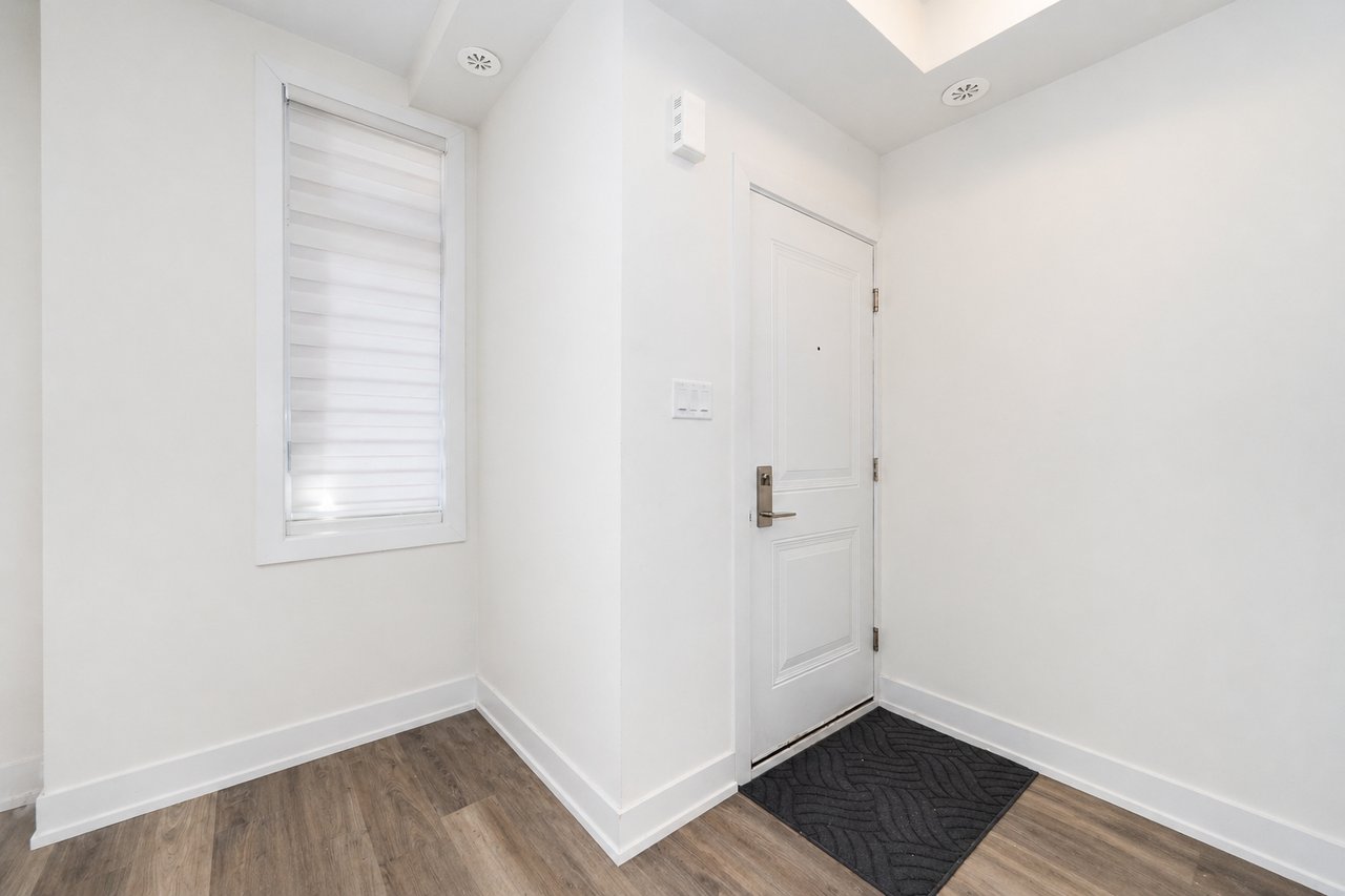 6 Sayers Lane, 10