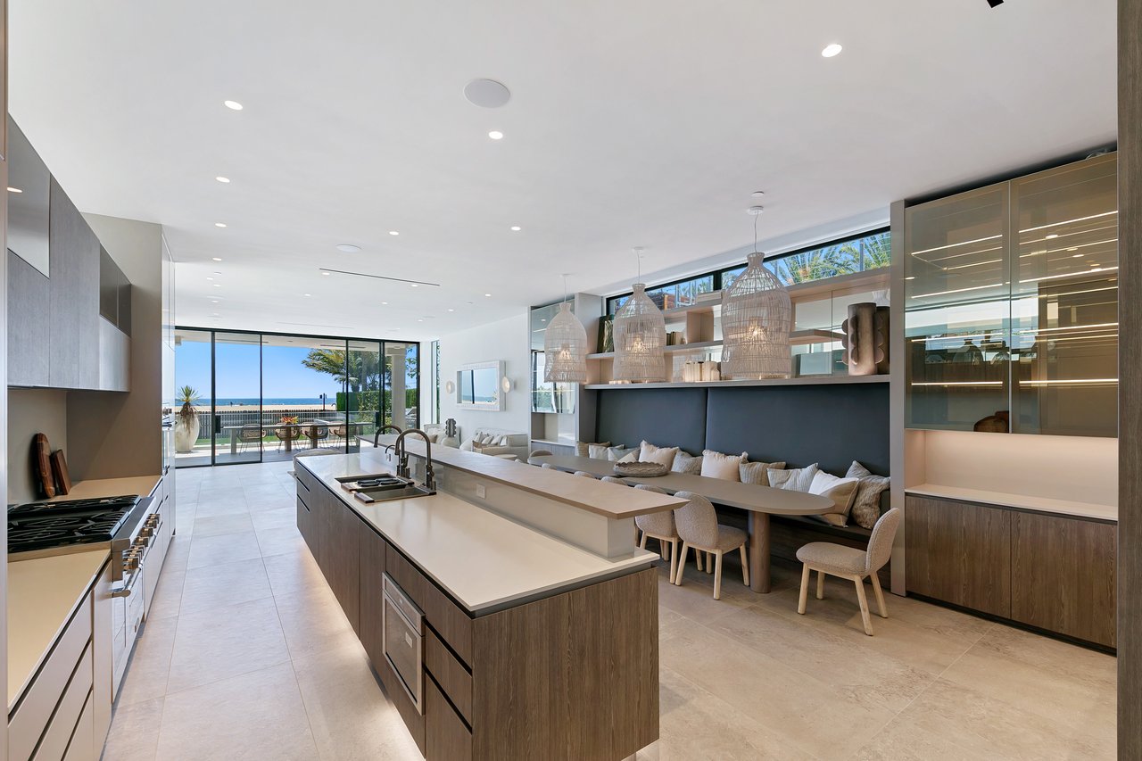 938 Palisades Beach Rd