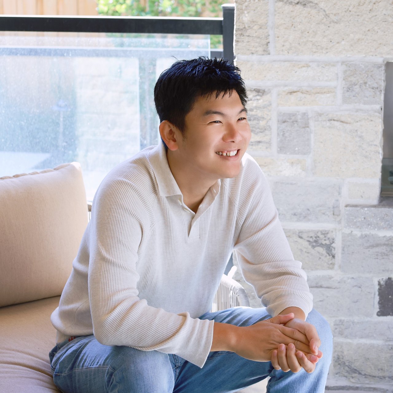 Shawn Sun Oakville, ON Real Estate Agent Headshot