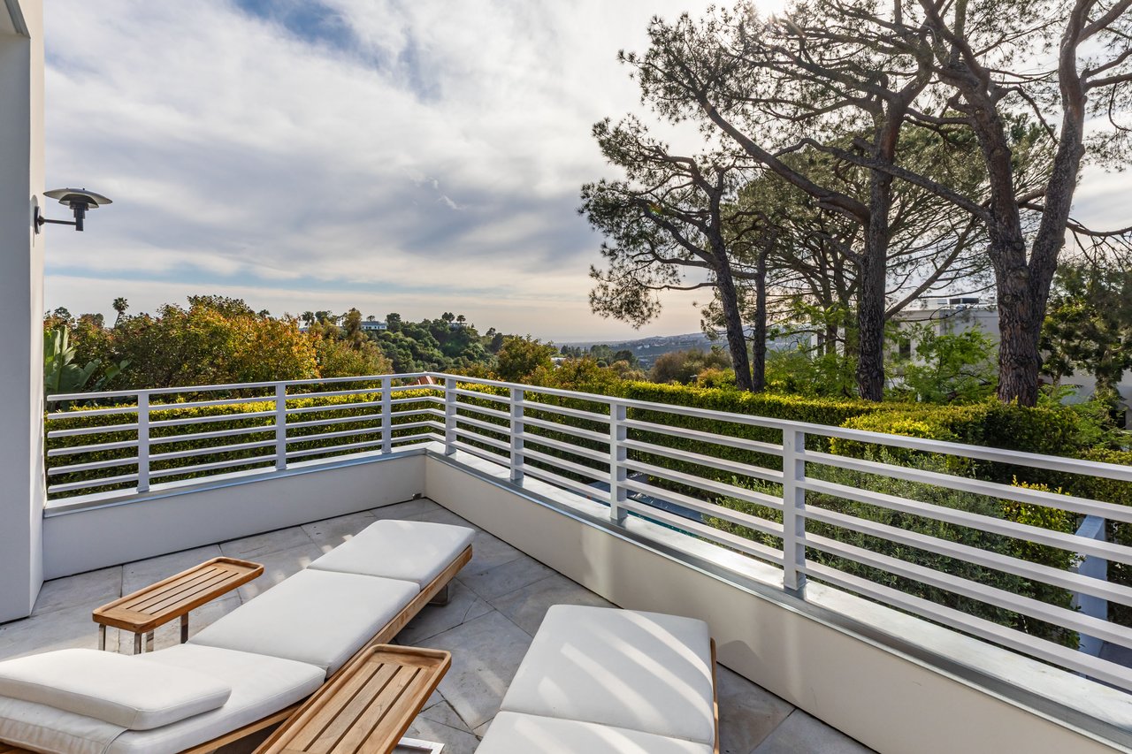 9011 Alto Cedro Dr, Beverly Hills