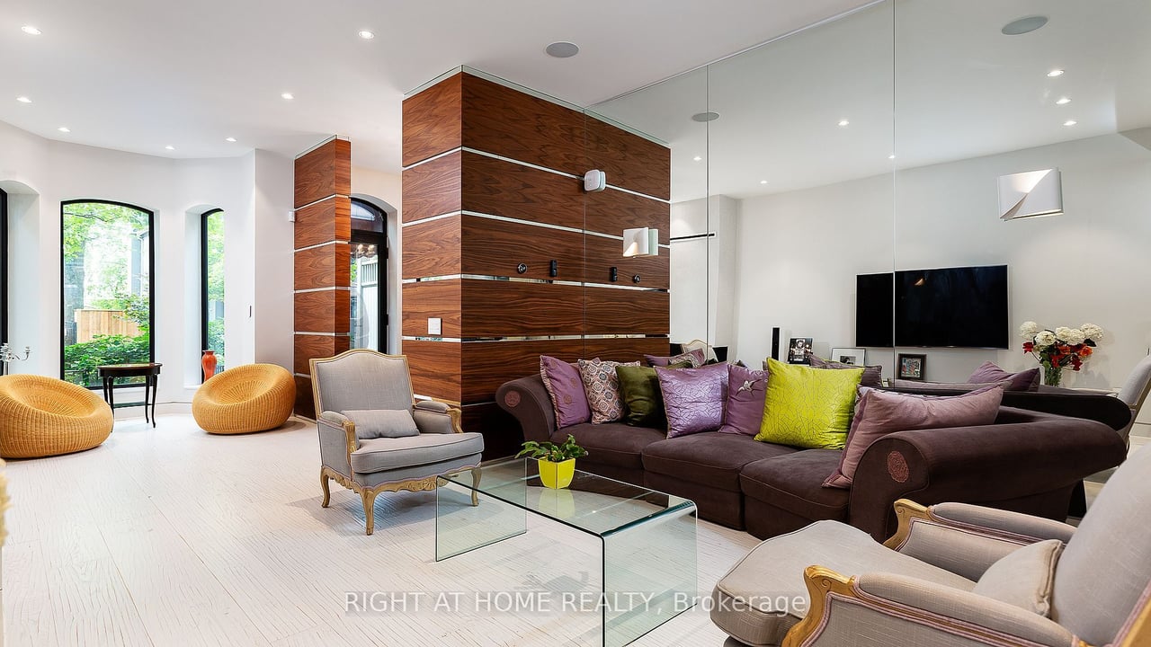 YORKVILLE FORESTY LUXURY