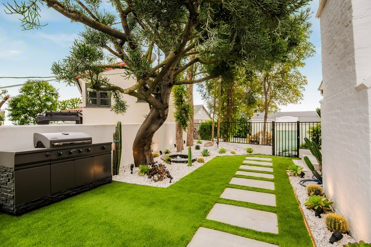 8921 Appian Way, Hollywood Hills