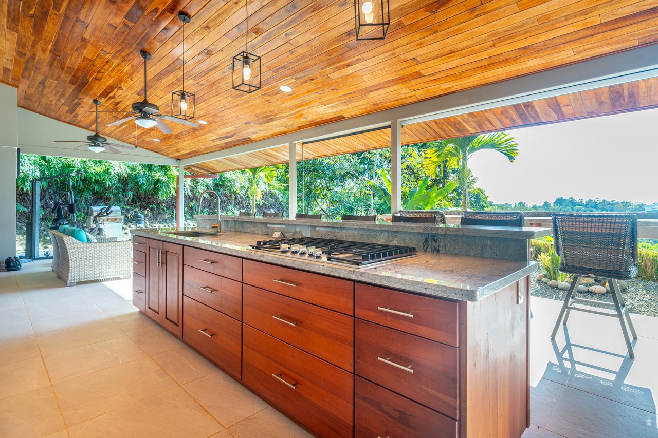 Casa Sea Breeze- Spectacular Ocean-View Home and Guest Villa in Prime Ojochal Location