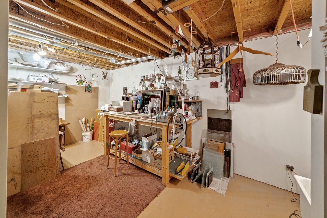 330 Canyon Close