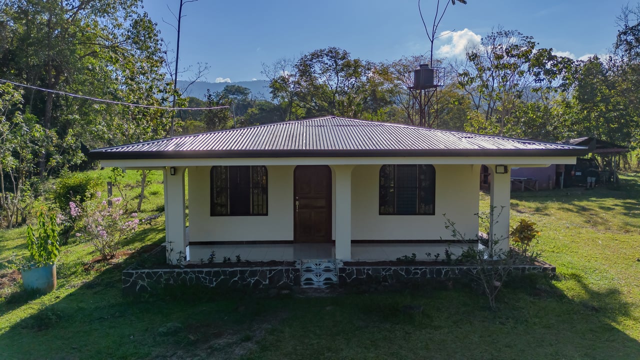 Vista Serena, beautiful House surrounded by nature in Villa Nueva de Quepos