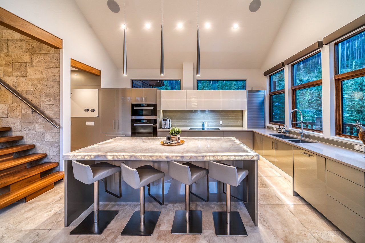 Refined Mountain Living at Cairns Landing