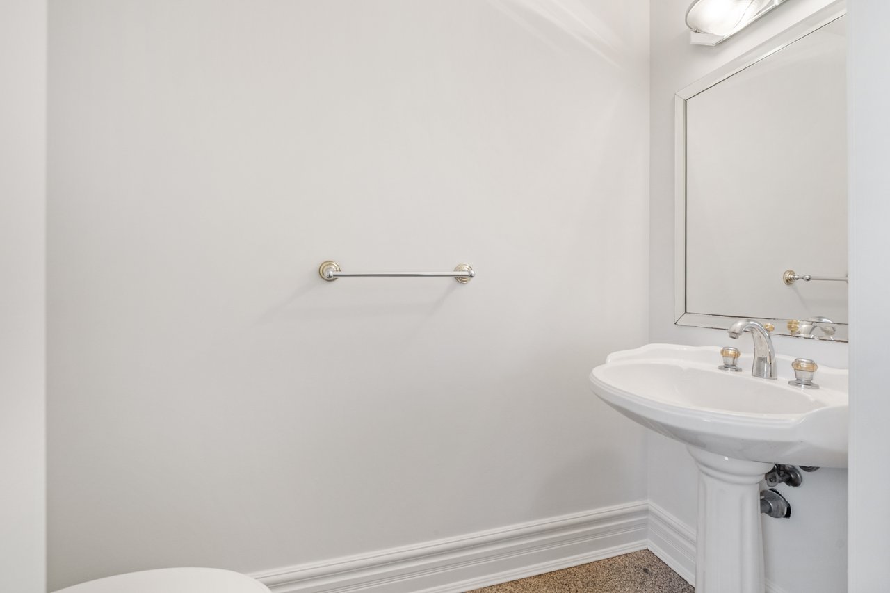 19 Logan Crt 