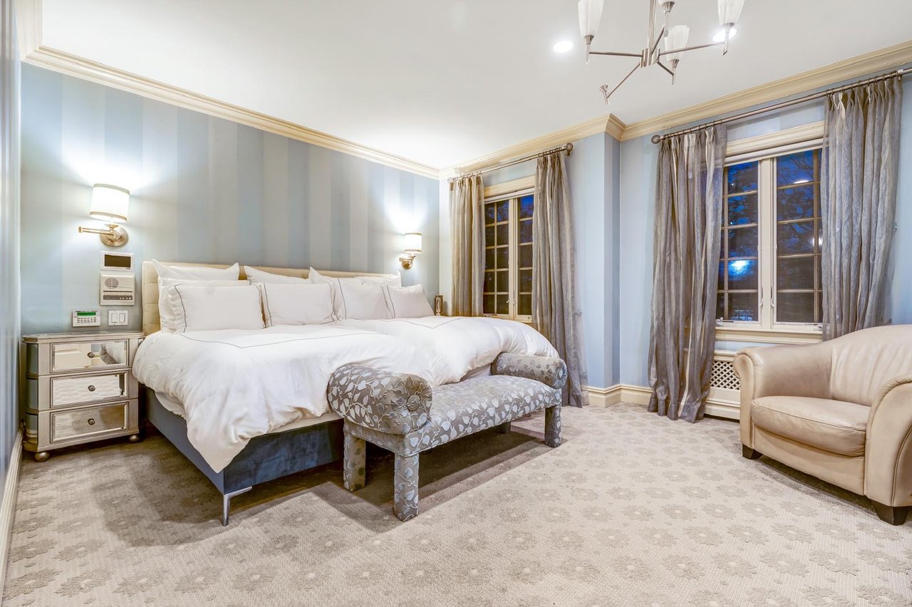 850 E 23rd Street private house