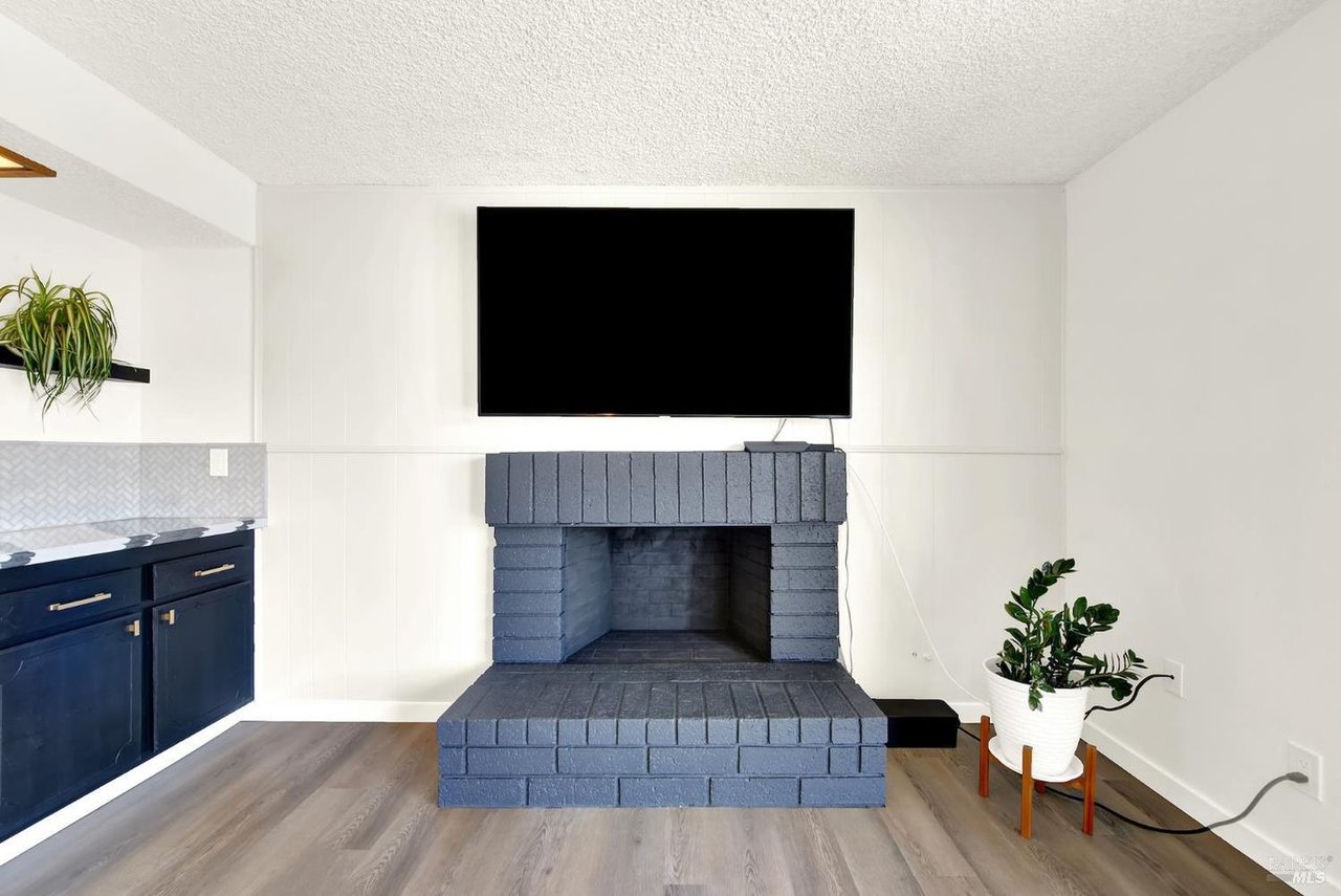 1305 Corcoran Ave
