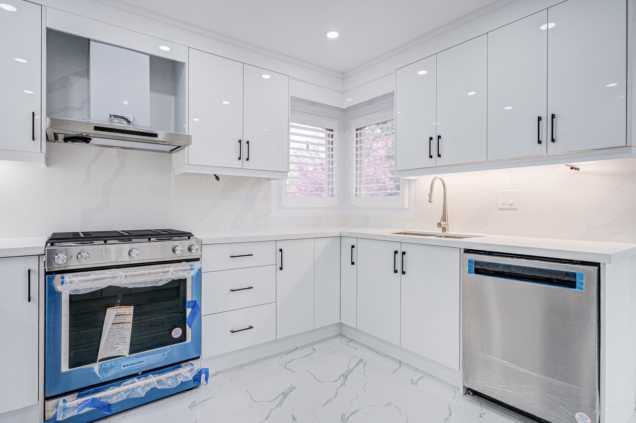 1126 Berkshire Crt