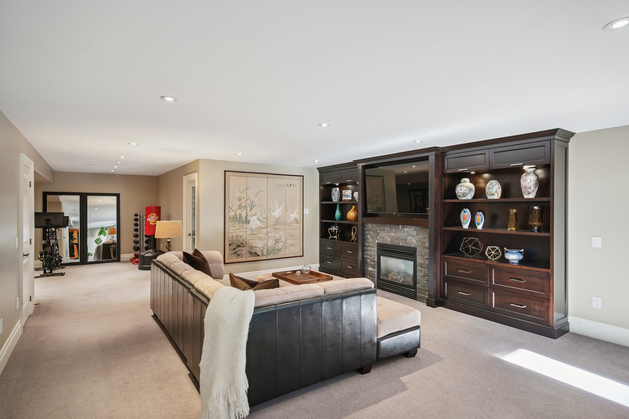 Show-stopping luxury in the heart of Southwest Oakville