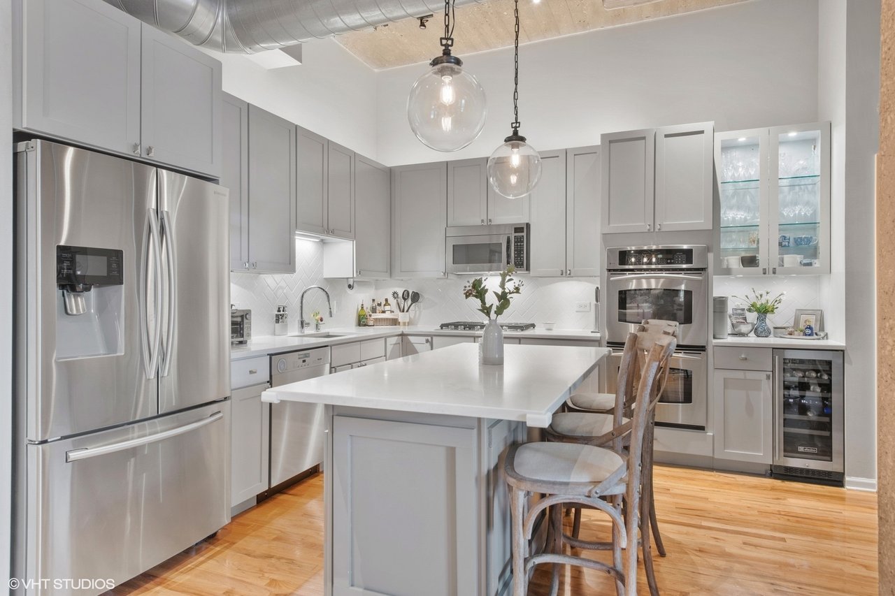  758 N Larrabee St Unit 821