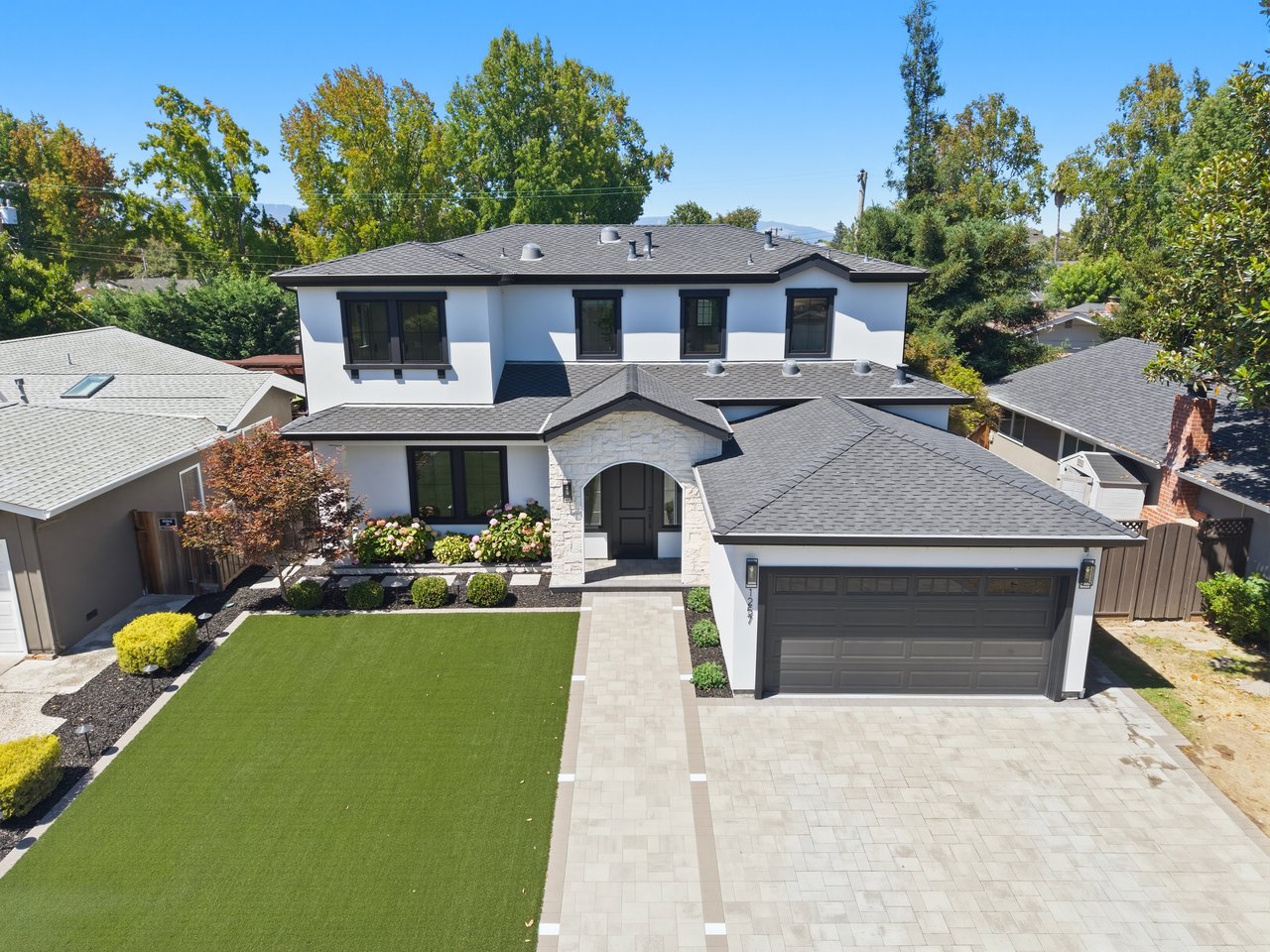 1257 Woodlawn AVE