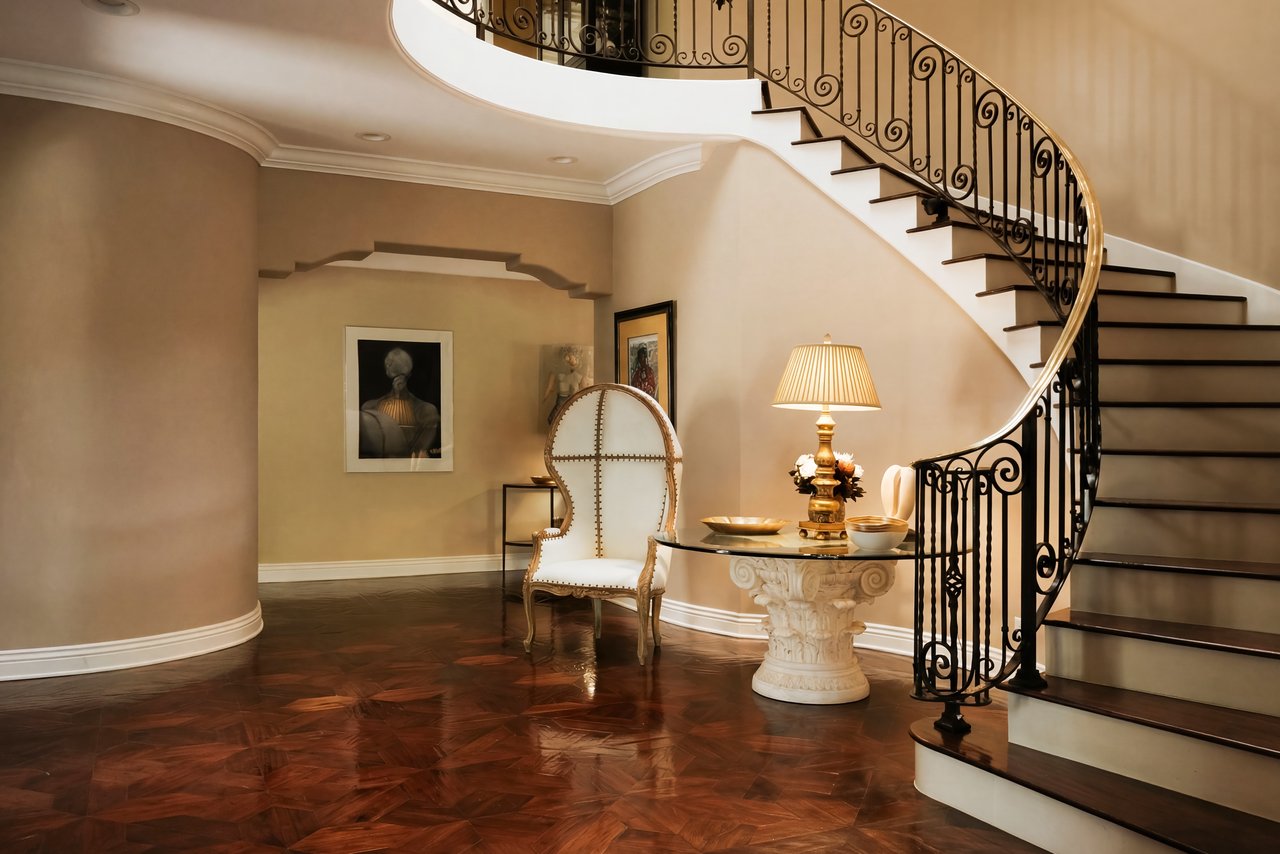 2700 Benedict Canyon Dr