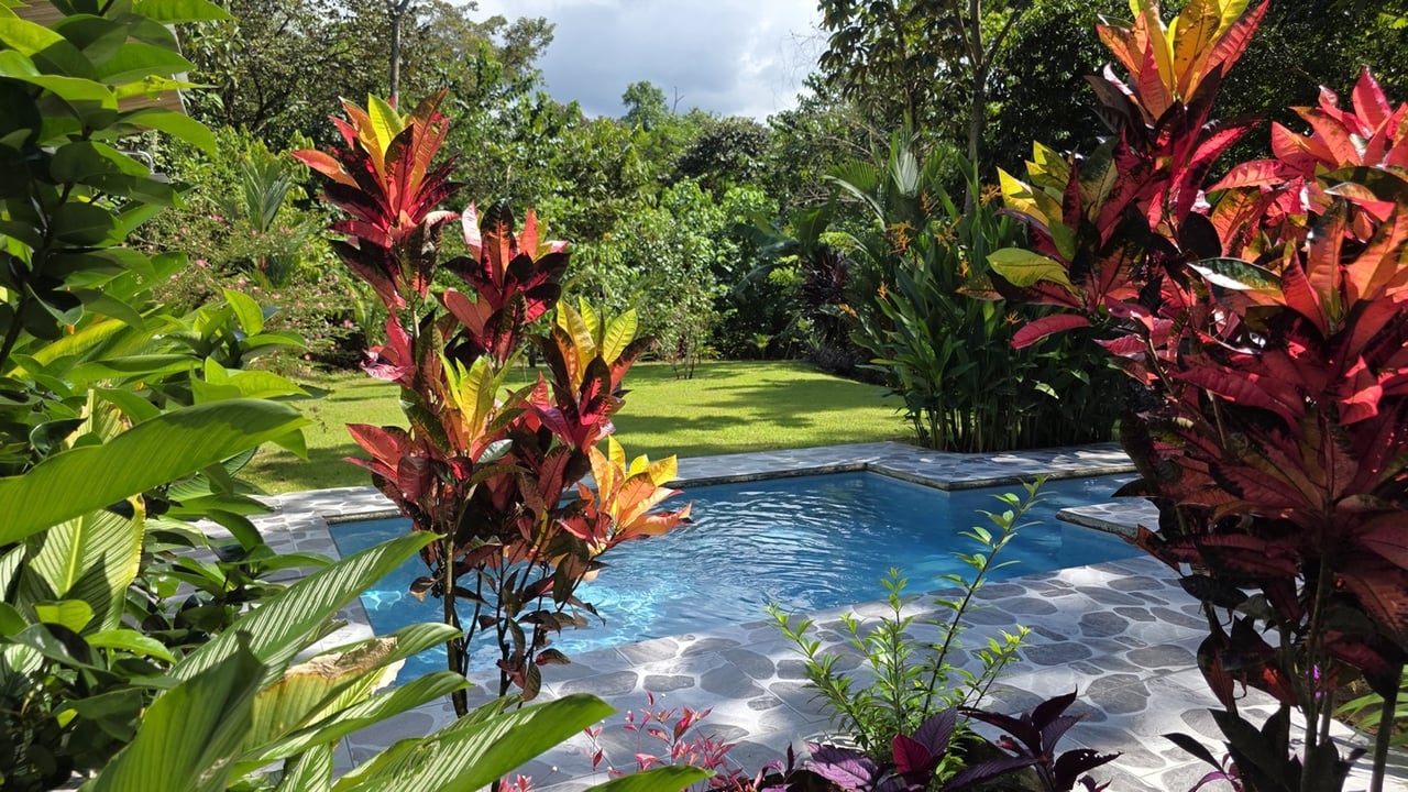2 Bedroom Solar Home with Creek Frontage