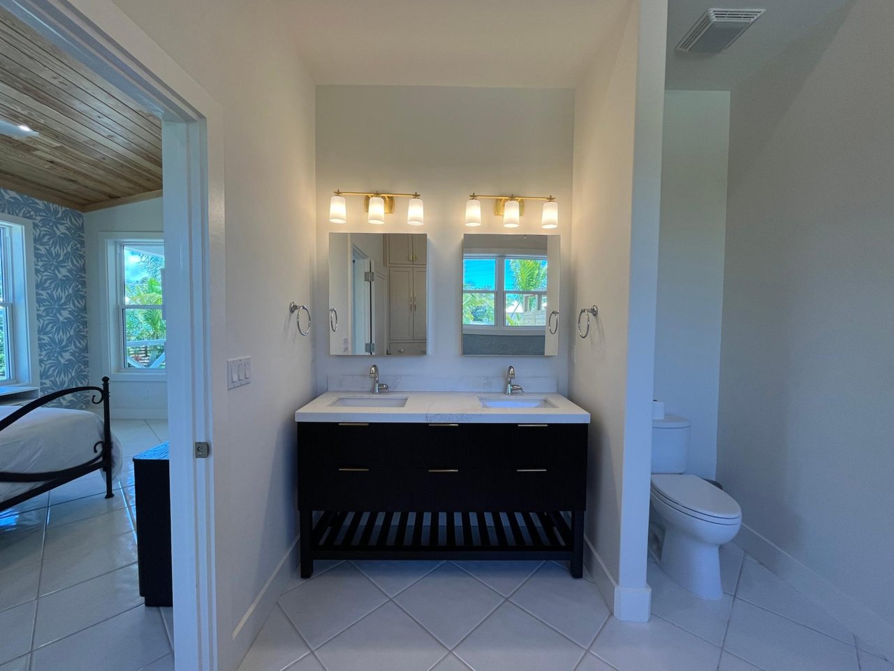 Sunnyside, Treasure Cay 