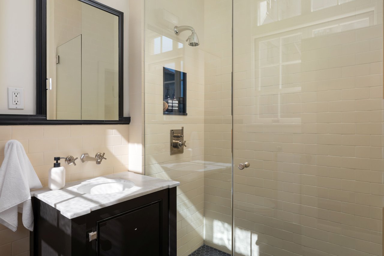 Majestic Pacific Heights View Apartment