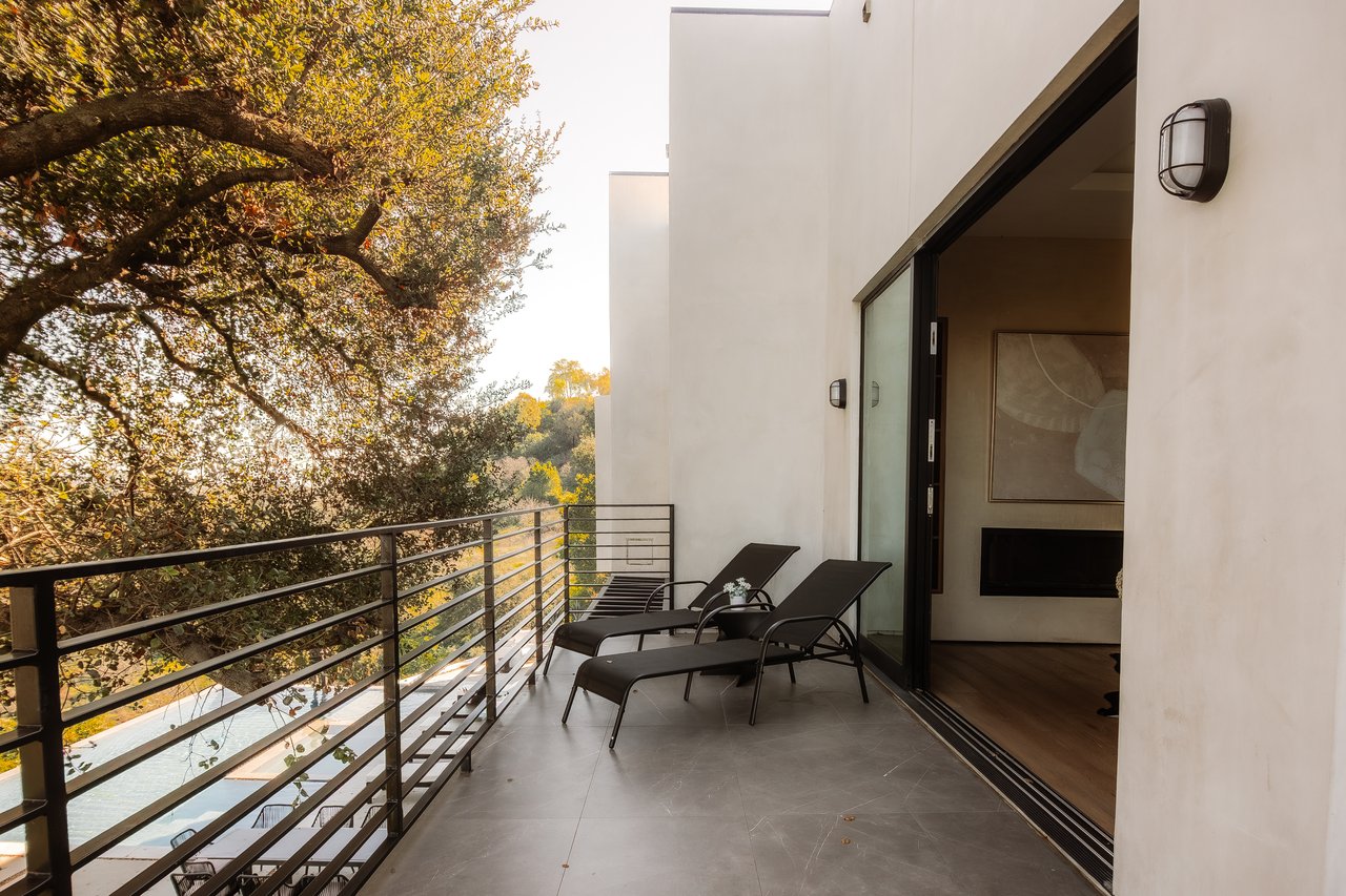 13331 Mulholland Dr, Beverly Hills