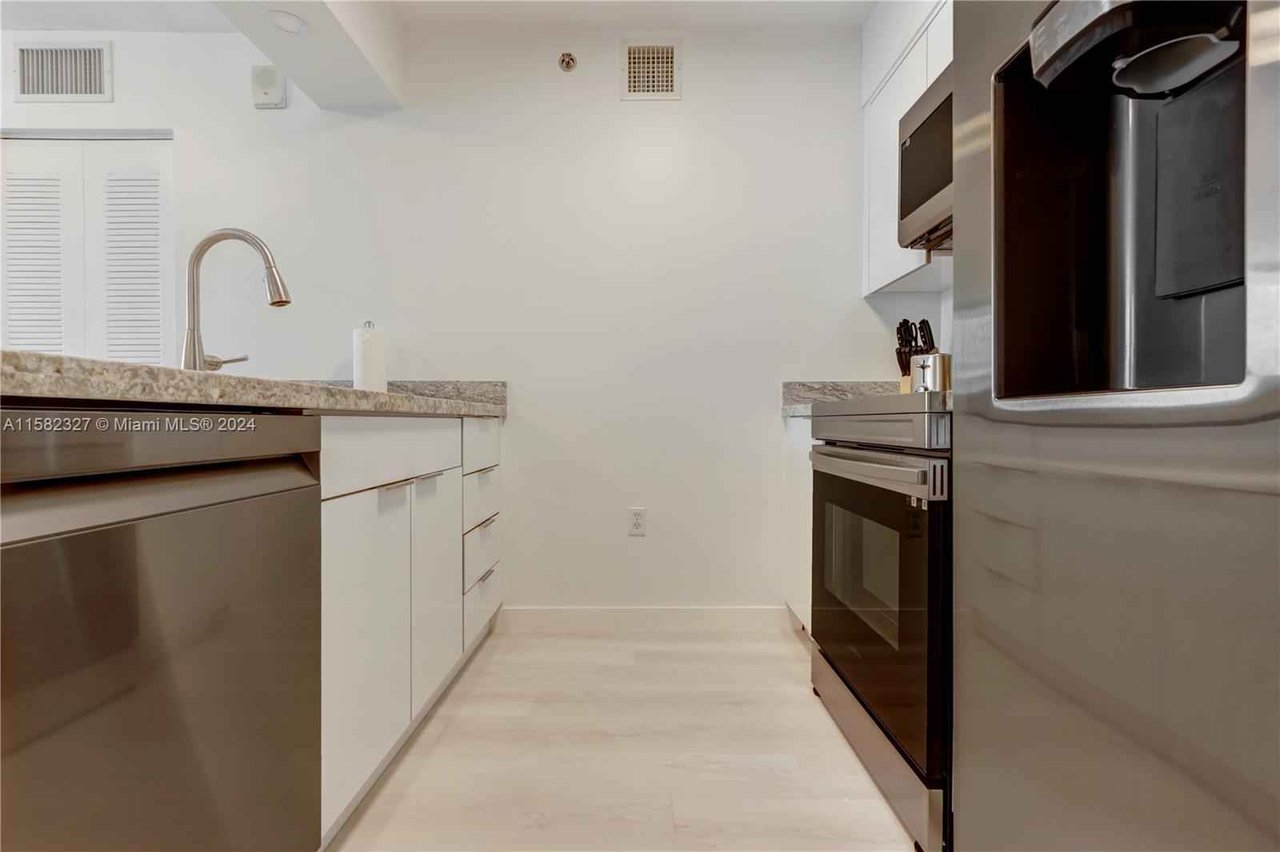 1200 Brickell Bay Dr Unit 2424