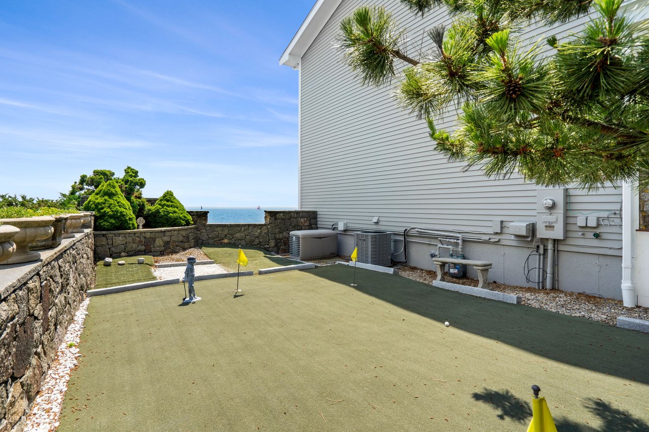 6 Naomi | Gloucester