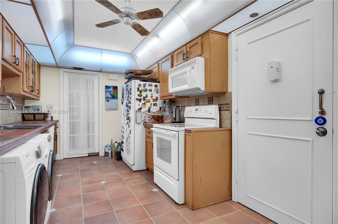1121 Crandon Blvd, #E803