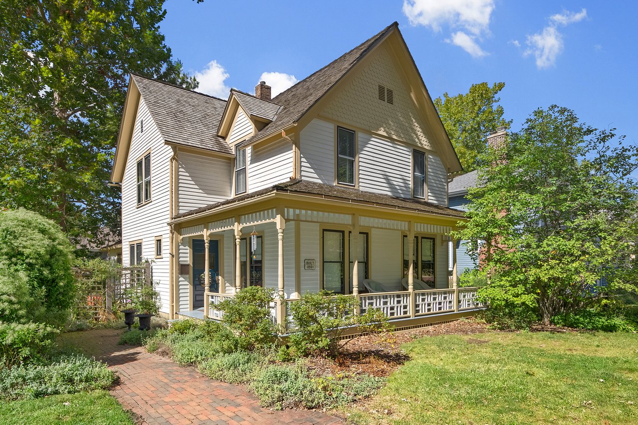 4816 Linscott Ave, Downers Grove