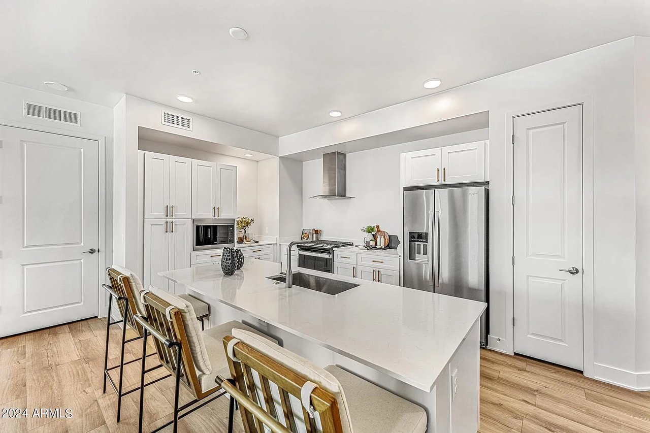 3131 N CENTRAL Avenue, 3015, Phoenix Unit: 3015